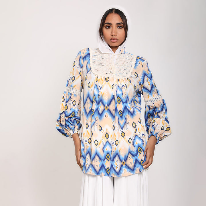 Printed blouse with puffy sleeves