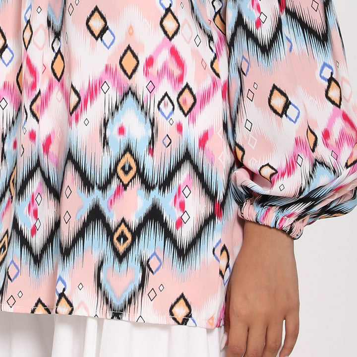 Printed blouse with puffy sleeves